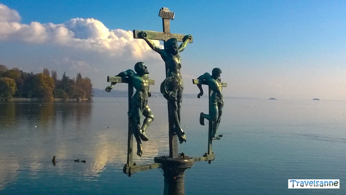 Das Schwedenkreuz: Die historische Kreuzigungsgruppe am Eingang zur Insel Mainau im Bodensee