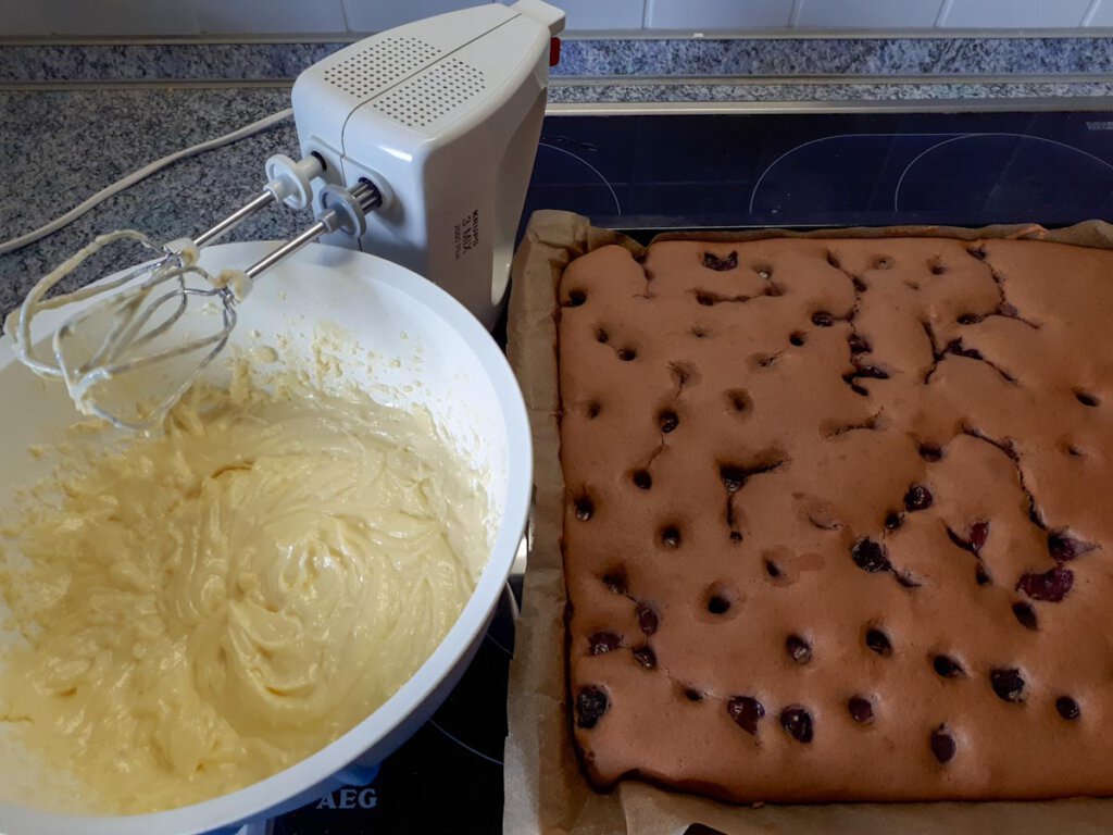 Zubereitung der Pudding-Buttercreme für Donauwelle Kuchen