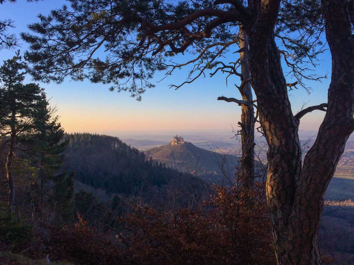 Schwäbische Alb Wandern mit Blick auf Burg Hohenzollern