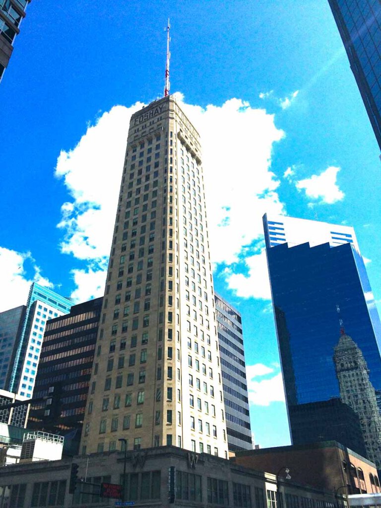 Beliebte Minneapolis Sehenswürdigkeit: Der historische Foshay Tower