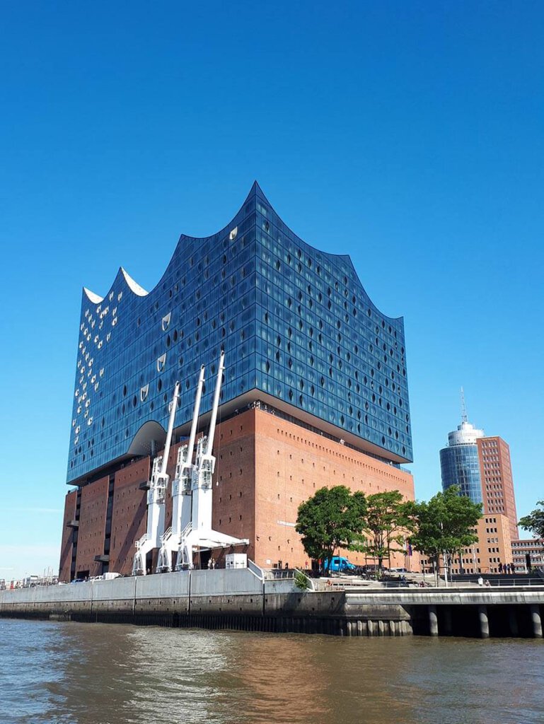 Hamburgs Top-Sehenswürdigkeit und das neue Wahrzeichen: Die Elbphilharmonie in der HafenCity