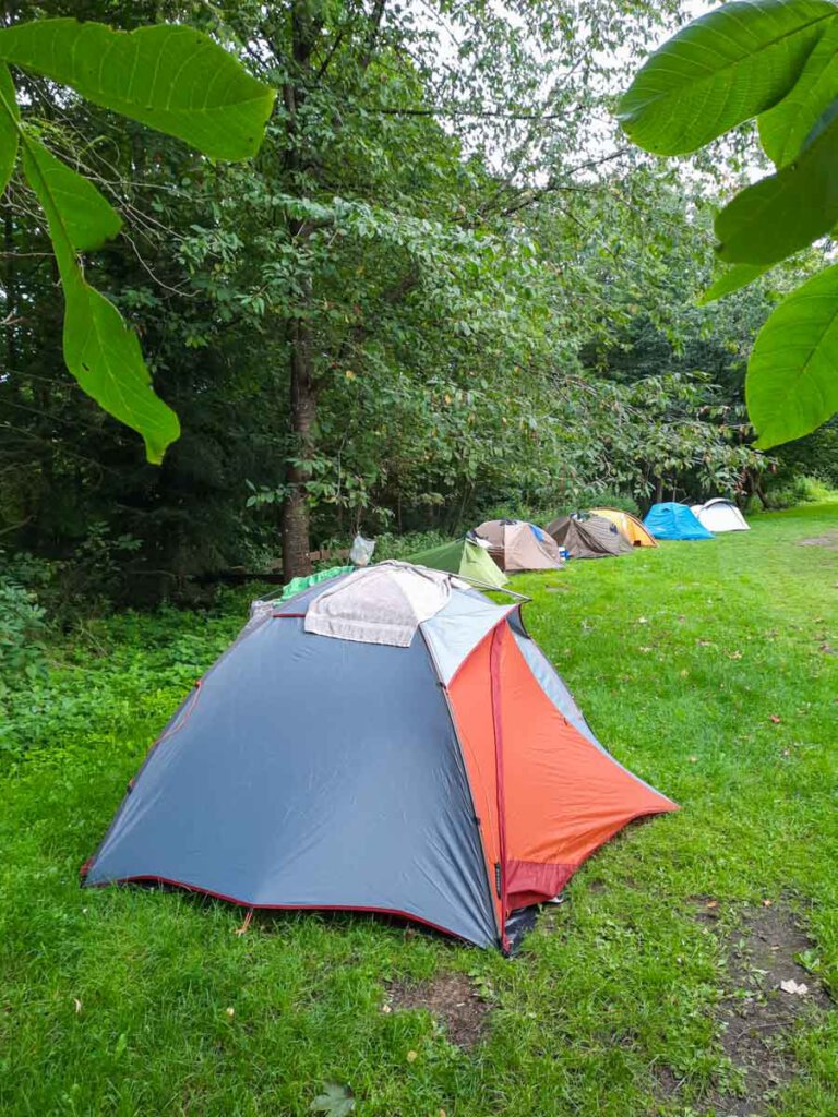Eifel Camping: Unser Zeltplatz im Feriendorf Pulvermaar in Gillenfeld