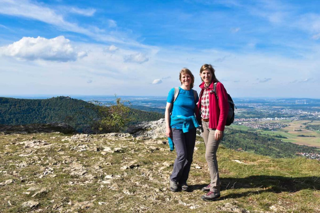 Eingespielte Wanderpartner: Meine Schwester und ich auf dem Breitenstein
