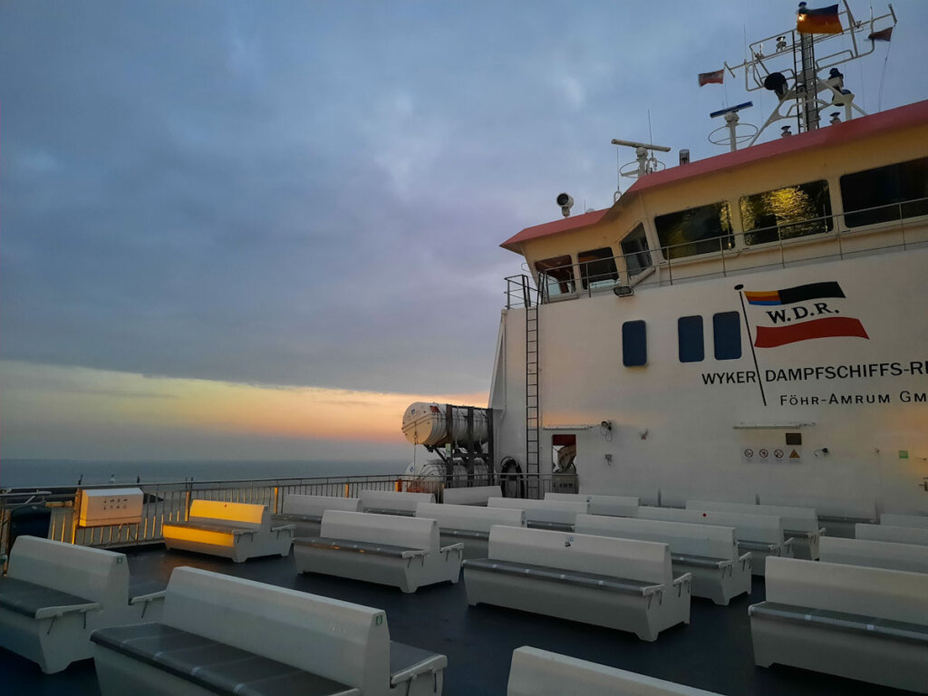 Morgendliche Fährüberfahrt mit der W.D.R. Reederei von Amrum nach Dagebüll-Mole