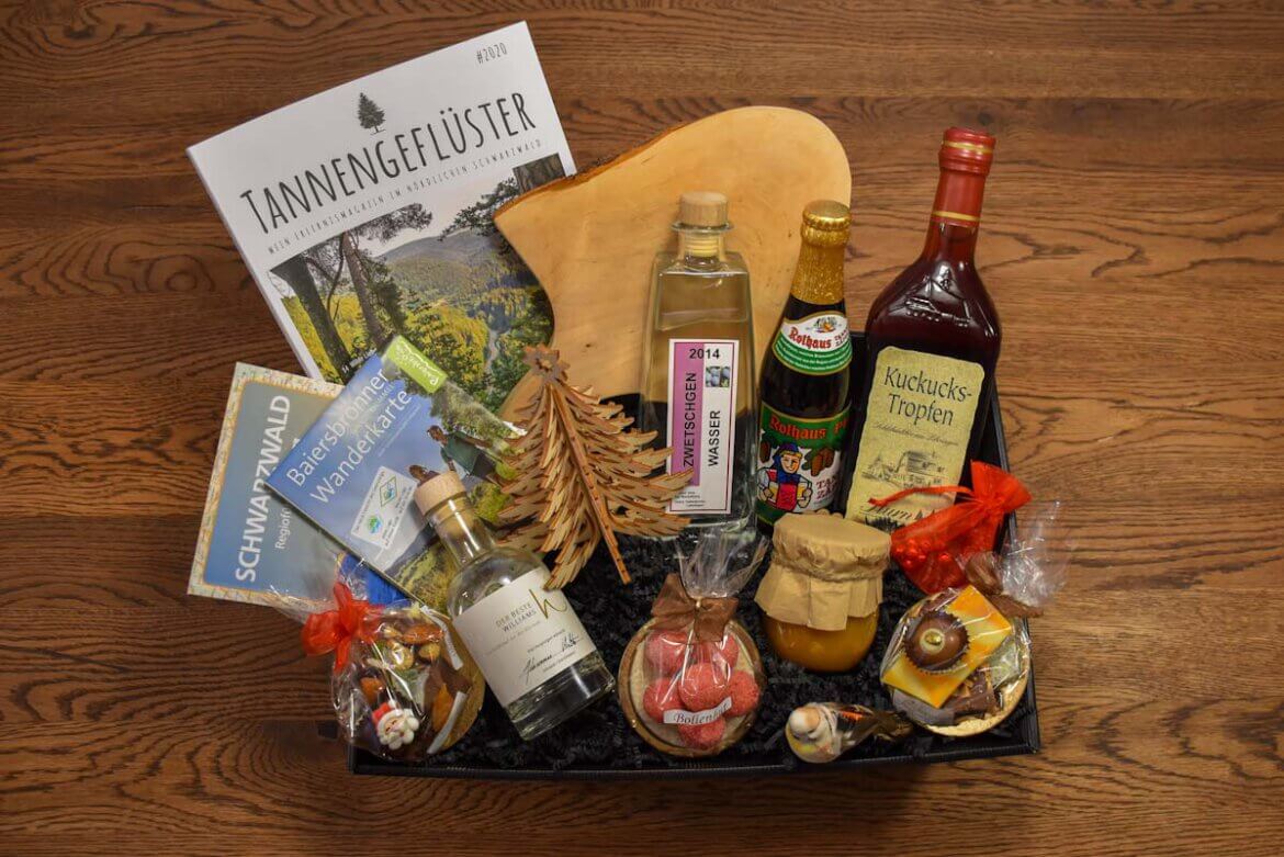 Unser Geschenkkorb mit typischen Schwarzwälder Spezialitäten und Mitbringseln