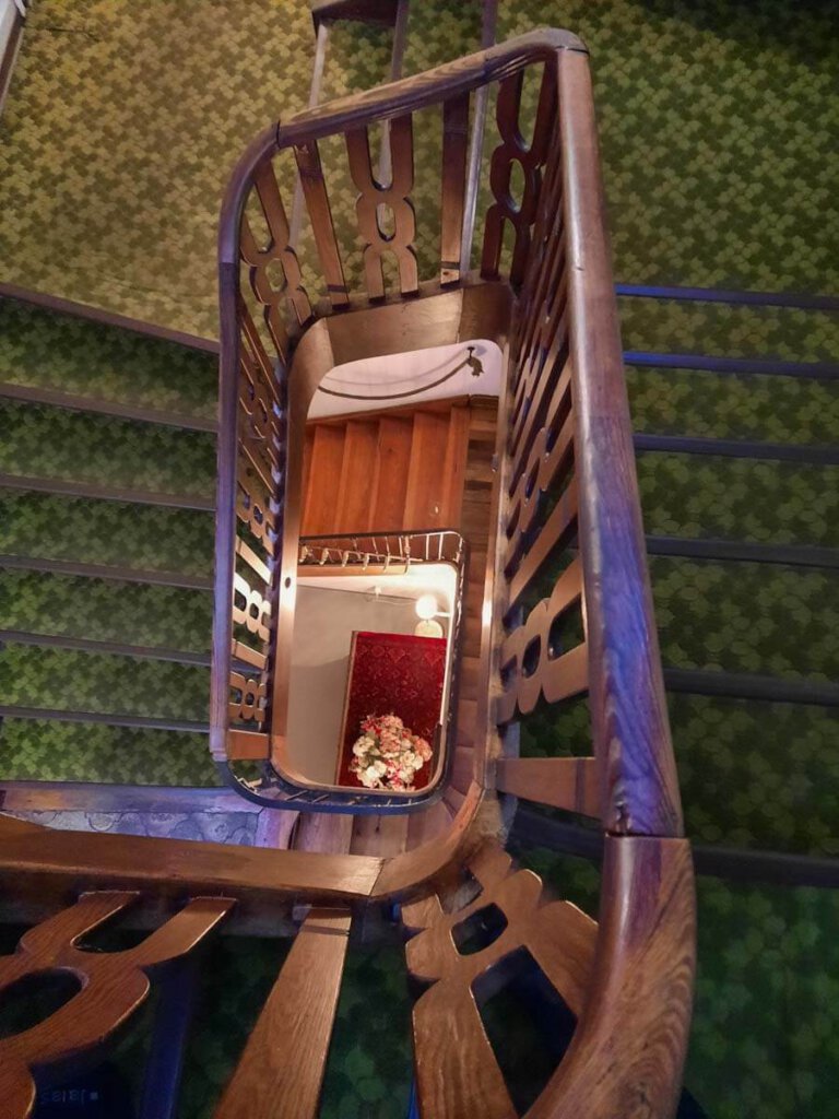 Fotospot mit Retro-Charme: Das Treppenhaus im Hotel Kull
