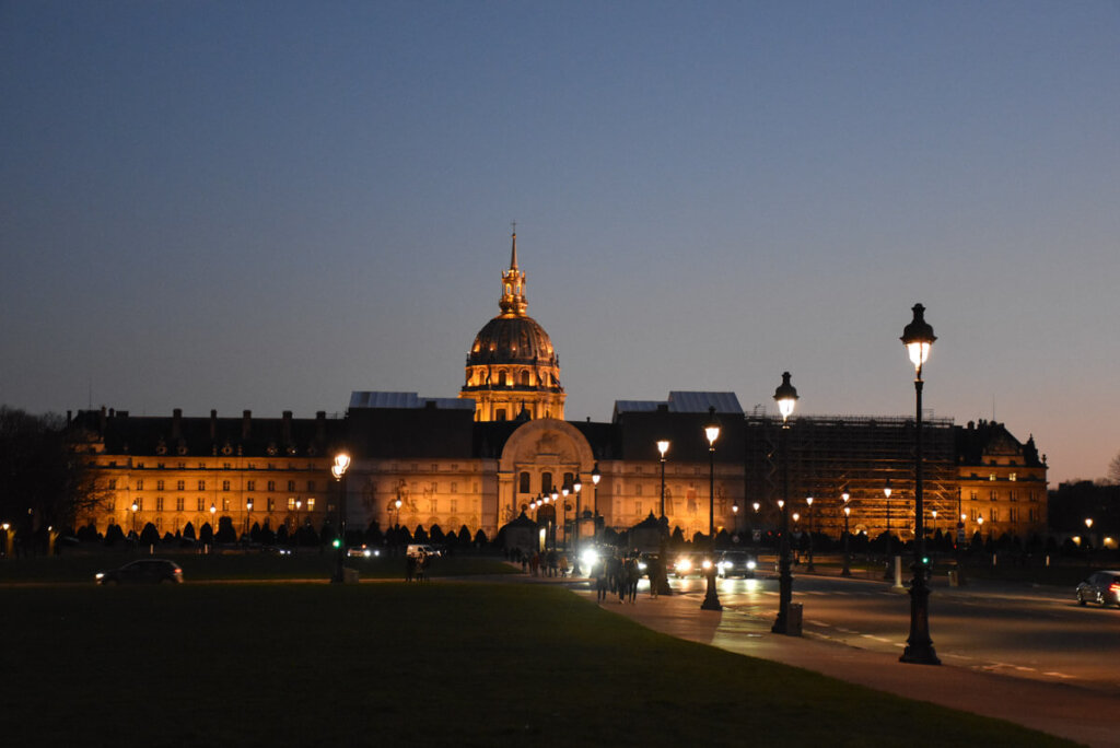 Paris bei Nacht: Der Invalidendom