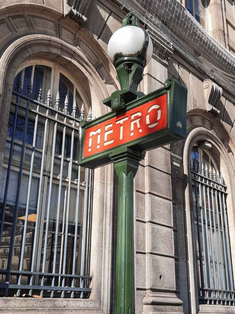 Das beste Fortbewegungsmittel in Paris: Die Métro