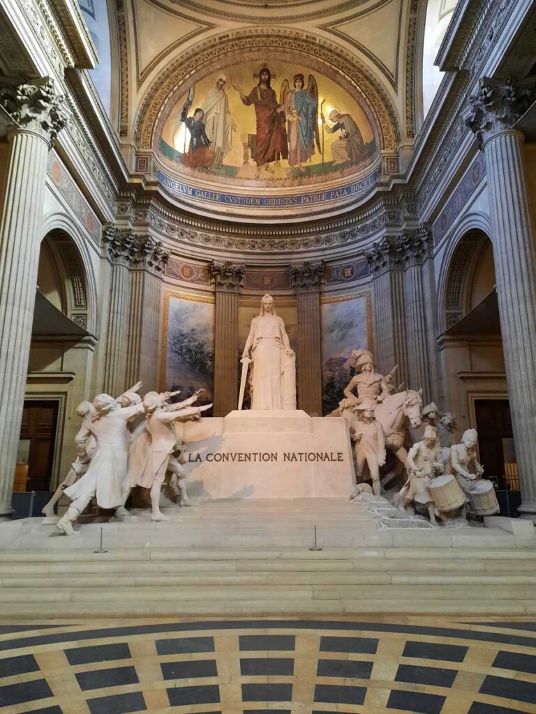 Im prachtvollen Inneren des Panthéon
