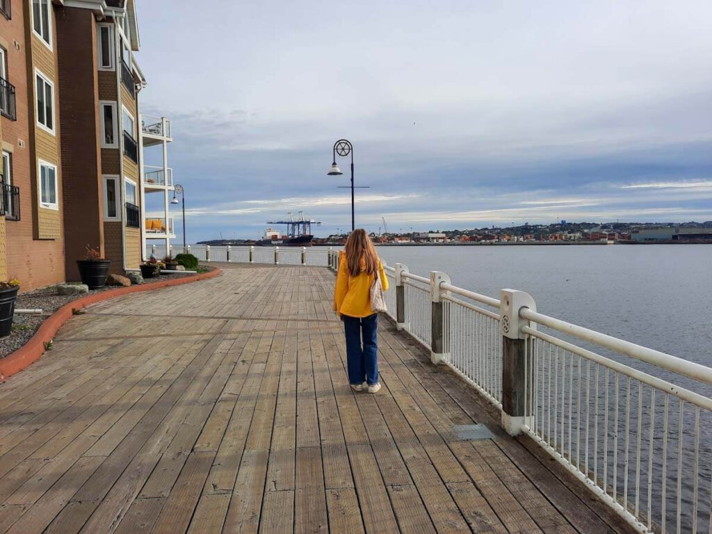 Spaziergang an Saint John's neuer Harbour Passage