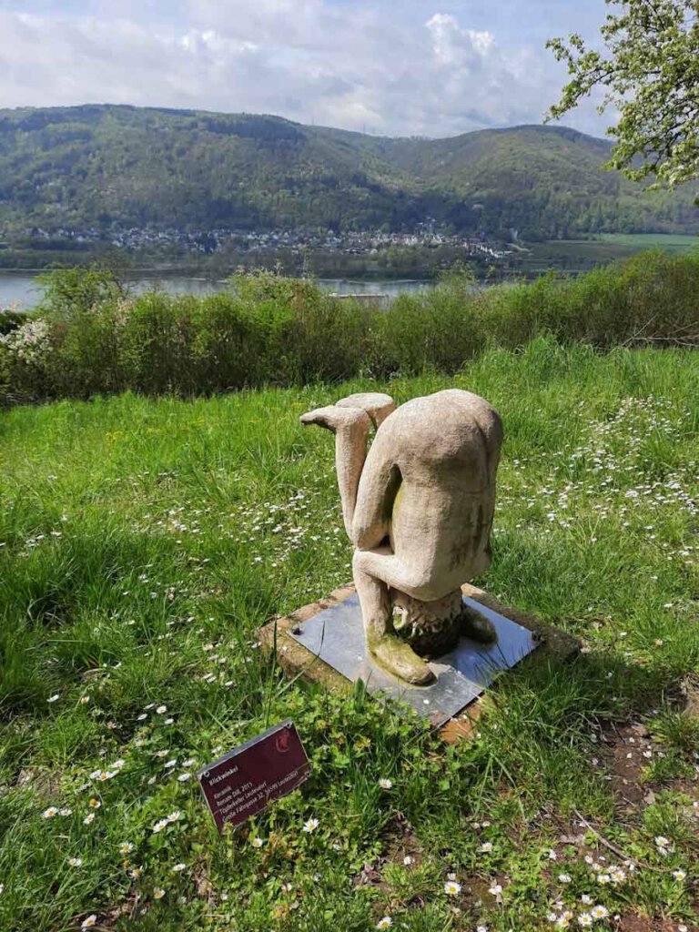 Lustige Skulptur auf dem Kunst- und Kulturweg Leutesdorf