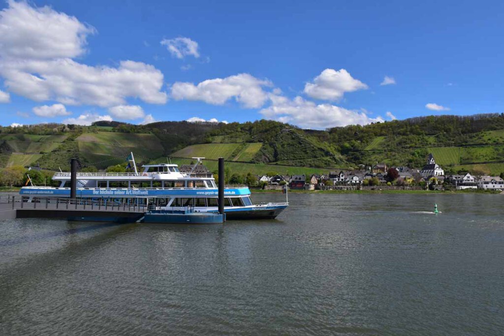 Eine Schiffsrundfahrt auf dem Rhein gehört unbedingt dazu!