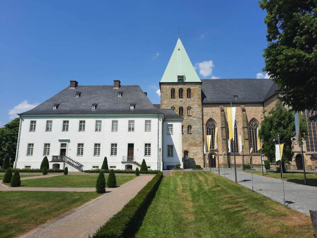 Münsterland Sehenswürdigkeit: Pfarrkirche und Repräsentationsbau der Abtei Liesborn