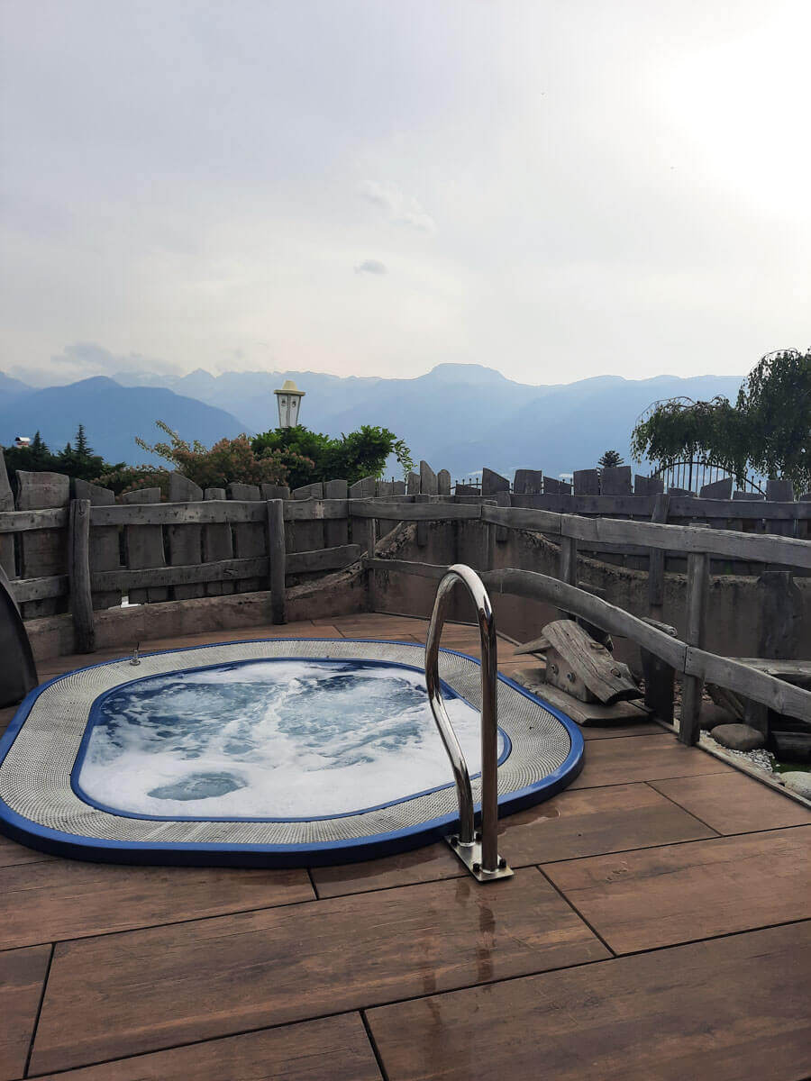 In der Wellnesslandschaft von Hotel Miraval in Coredo im Trentino