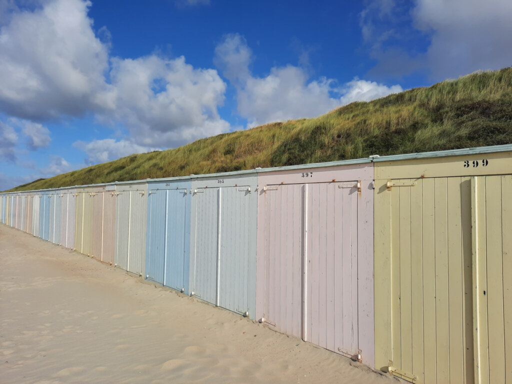 Die pastellfarbenen Strandkabinen von Domburg