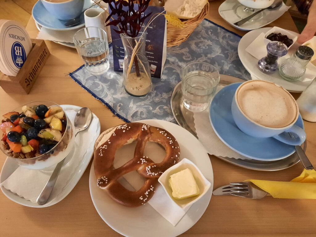 Frühstück im Schwemmer Hofcafé in Bad Endorf