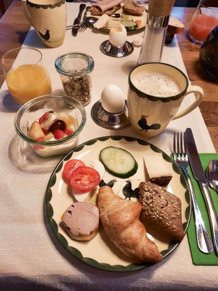 Genießerfrühstück beim Schwarzwald Dorfurlaub im Landhotel Zum Pflug in Zell-Unterentersbach