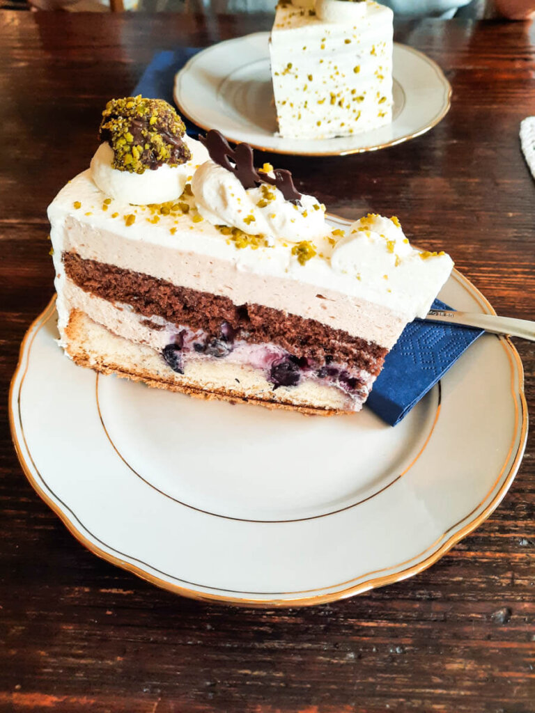 Die beliebte und sehr leckere Moospfafftorte im Café s'Blaue Hus in Nordrach