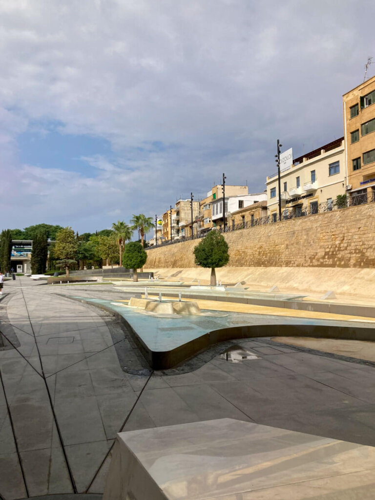 Am modernen Eleftheria Square in Nikosia
