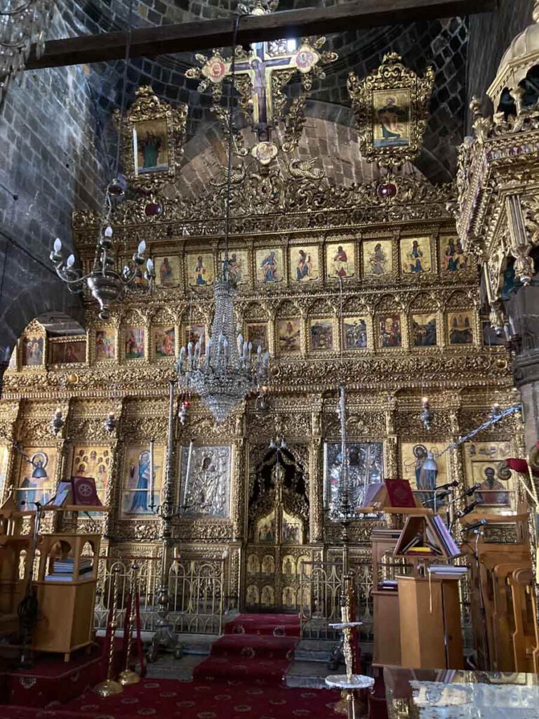 Das prachtvolle Innere der Kirche des Erzengel Michael Trypiotis in Nikosia