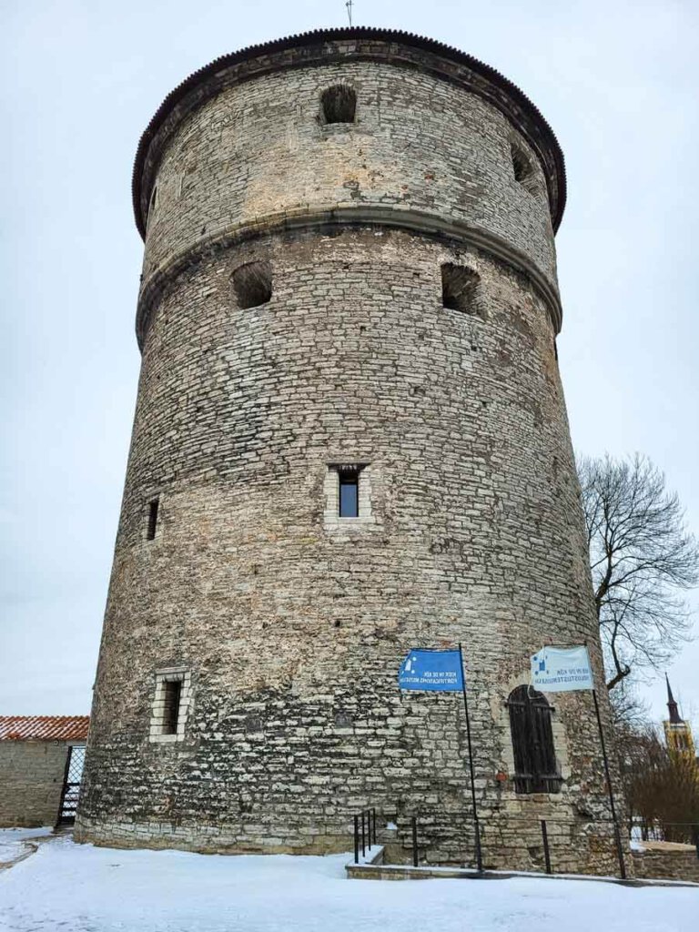 Der Kanonenturm Kiek in de Kök, Teil der Talllinner Stadtmauer