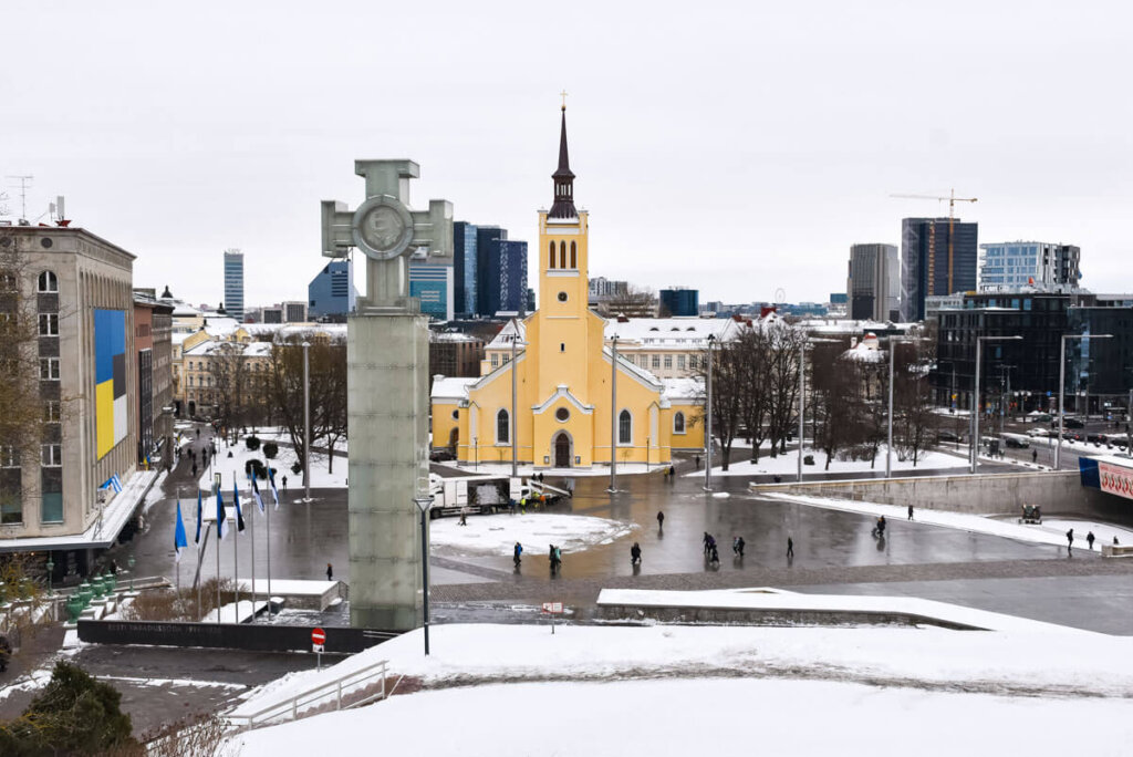Tallinns Freiheitsplatz mit dem Unabhängigkeitsdenkmal