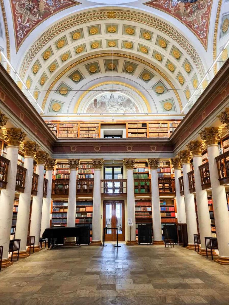 Der Kuppelsaal der Finnischen Nationalbibliothek in Helsinki