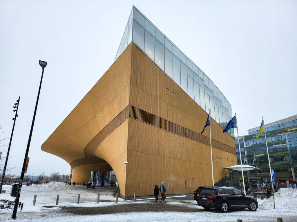 Einzigartige Architektur: Die finnische Zentralbibliothek Oodi in Helsinki