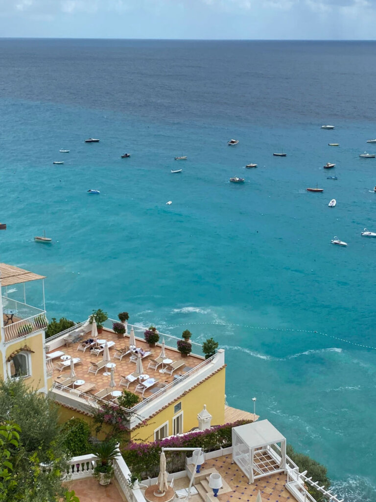 Positano: Atemberaubender Blick aufs türkisblaue Meer