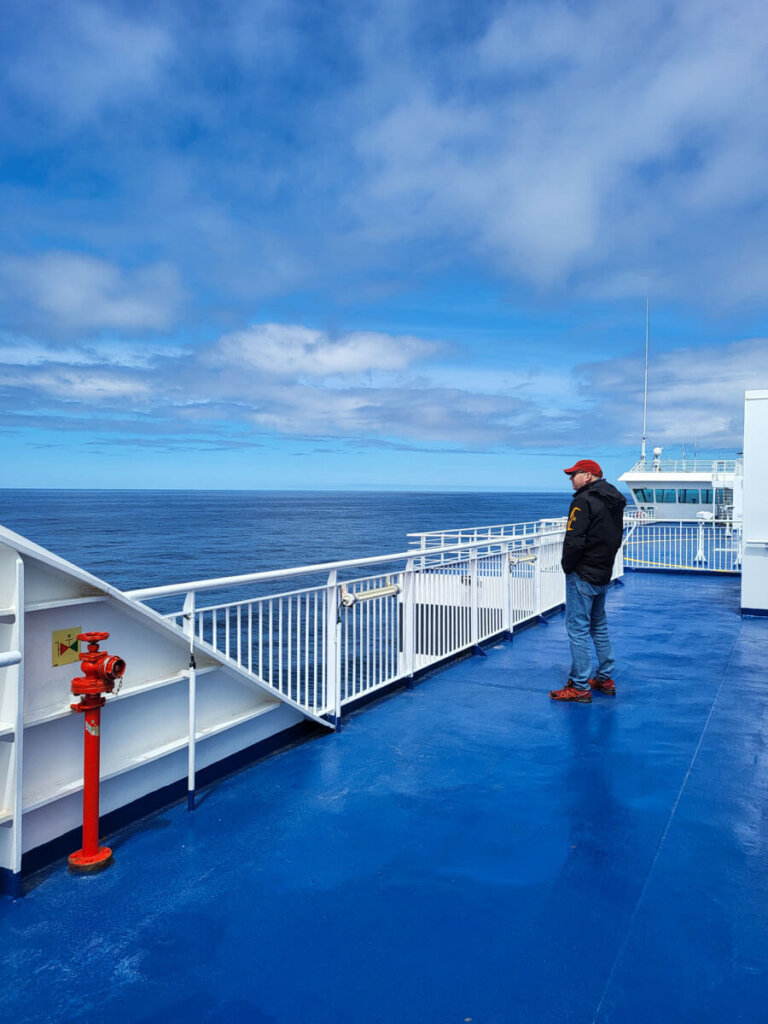 Bei herrlichem Wetter mit der Fähre auf hoher See zwischen Nova Scotia und Neufundland