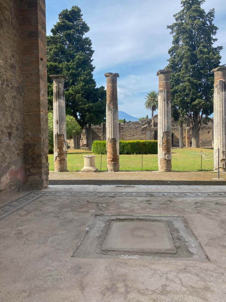 Garten der Casa del Fauno in Pompeji Italien