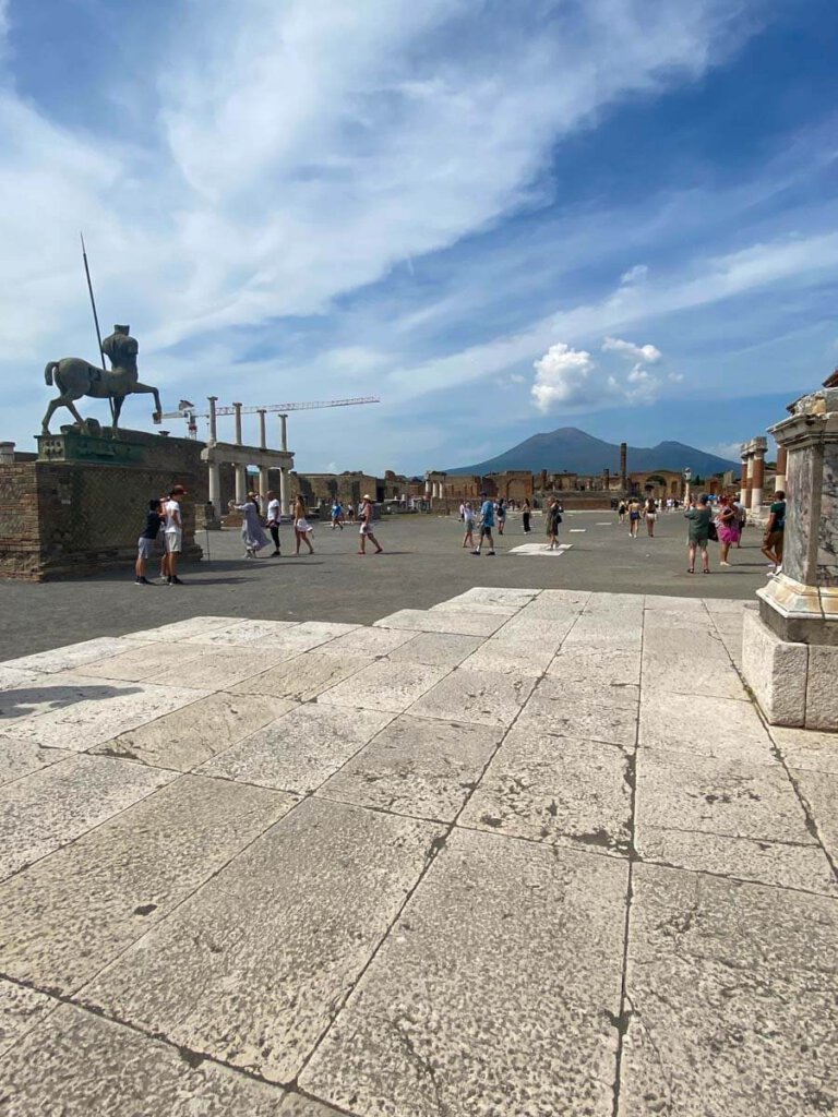 Piazza dei Fori: Herz Pompejis, den Vesuv im Blick