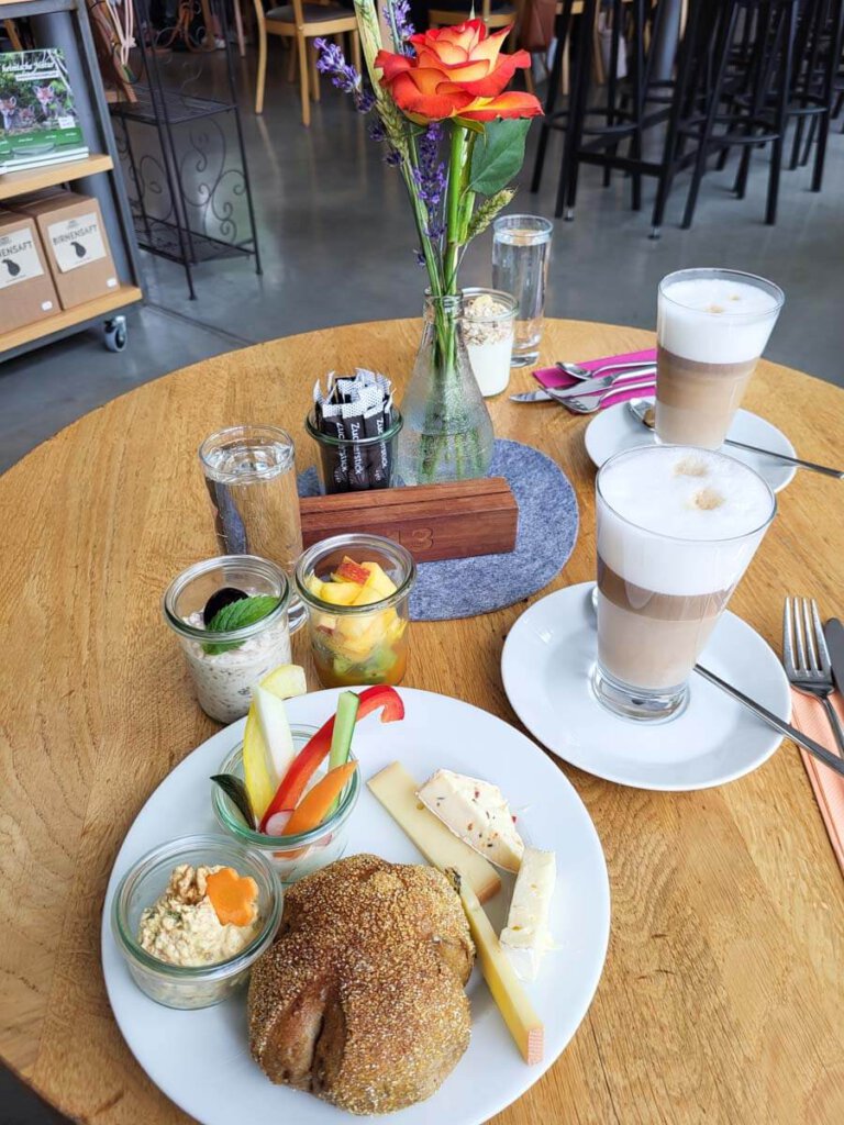 Frühstückszeit im Café Pausa Mössingen