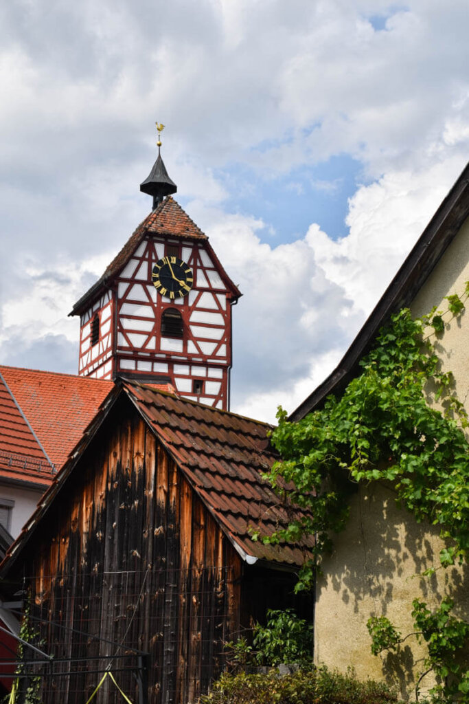 Die Nehrener Kirche mit Fachwerkturm