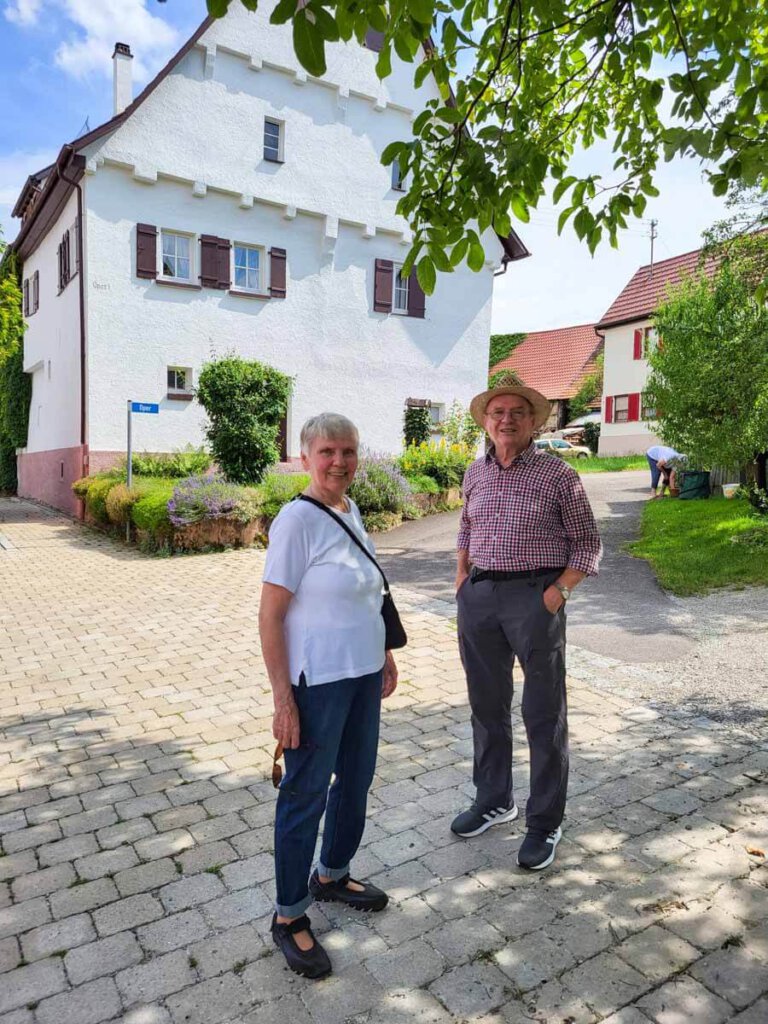 Meine Dote und mein Papa - Unsere Guides beim Dorfrundgang in Nehren