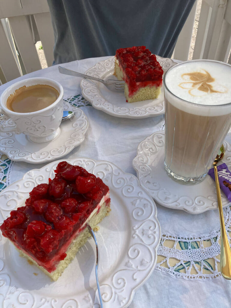 Kaffee und Kuchen im "kleinen Café" in Bad Liebenzell-Unterlengenhardt