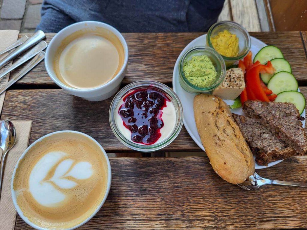 Veganes Bio-Frühstück im Café Voglhaus in Konstanz