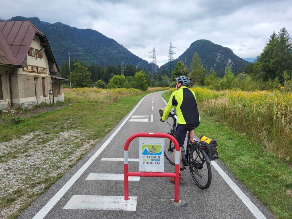 Heute Radweg, früher Eisenbahntrasse