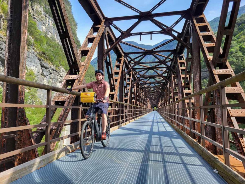 Die imposante Eisenbahnbrücke von Chiusaforte