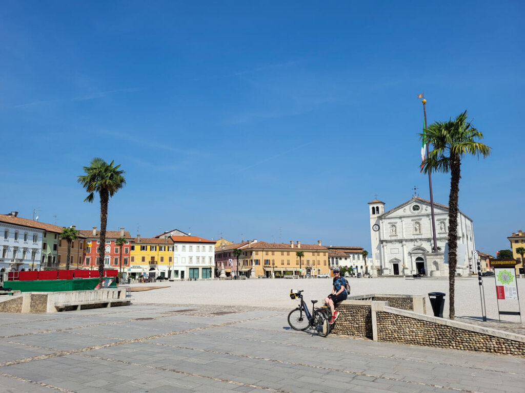 Die Piazza Grande mit dem Dom von Palmanova