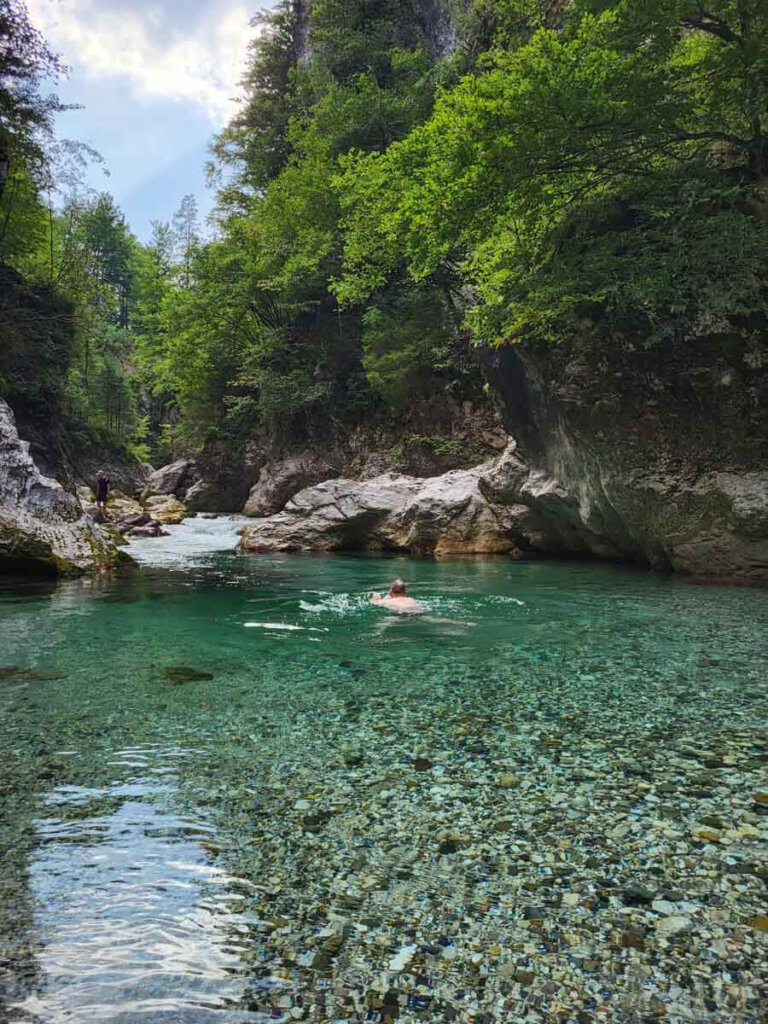 Eiskaltes Bad in der Slizza-Schlucht bei Tarvisio