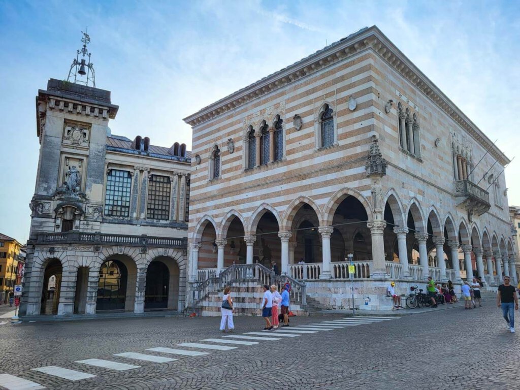 Die venezianische Loggia del Lionello, das ehemalige Rathaus von Udine