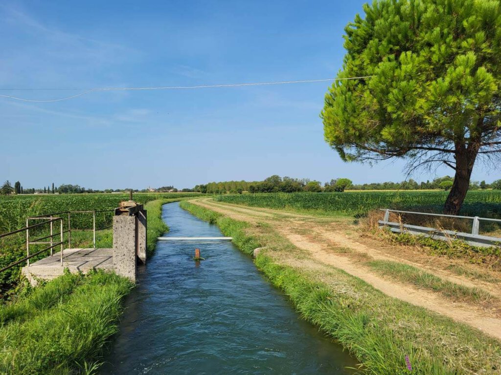 Wasserläufe queren unseren Alpe Adria Radweg durch das Friaul