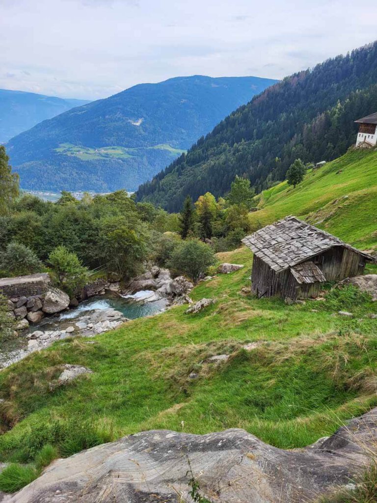 Ausblicke beim Abstieg ins Meraner Land