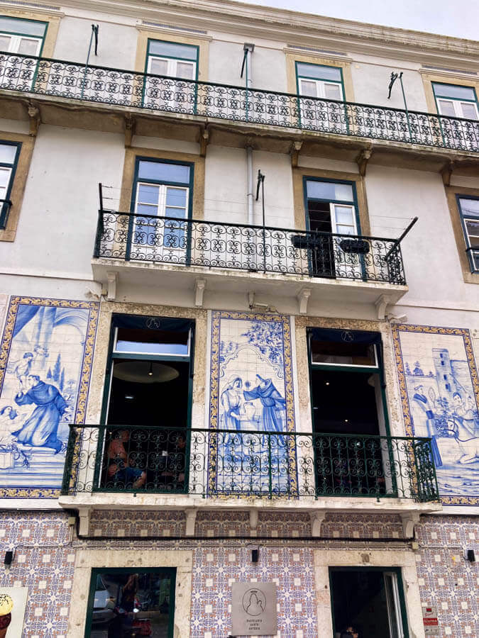 Fassade in Lissabon mit wunderschönen Azujelos