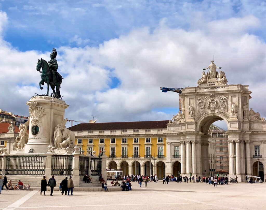 Lissabons Praca do Comercio mit dem Arco Rua Augusta