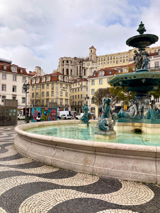 Der Praca do Rossio mit seinem Bodenmosaik