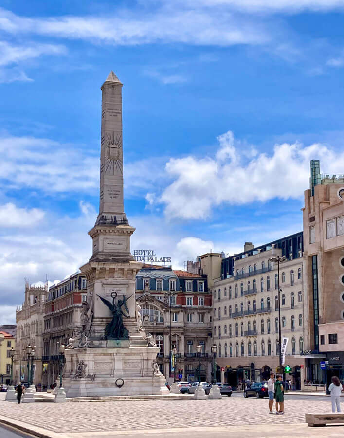 Lissabon Sehenswürdigkeiten: Der Obelisk am Praca dos Restauradores