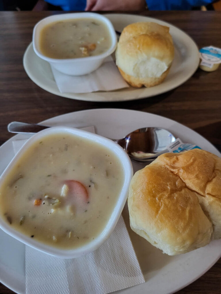 Leckere Seafood Chowder im By the Sea Inn and Café in King's Point