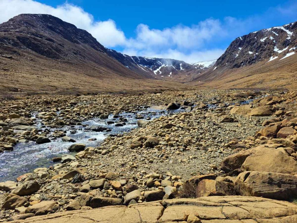 Die einzigartigen Tablelands im Gros Morne Nationalpark